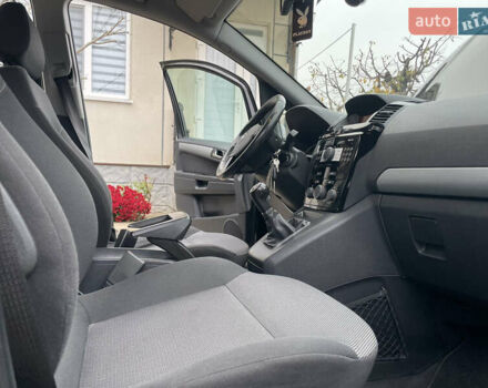 Черный Опель Зафира, объемом двигателя 1.7 л и пробегом 260 тыс. км за 6999 $, фото 42 на Automoto.ua