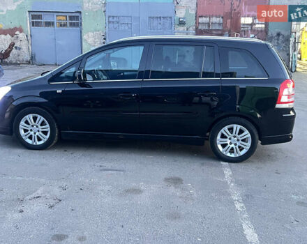 Черный Опель Зафира, объемом двигателя 1.7 л и пробегом 206 тыс. км за 8300 $, фото 3 на Automoto.ua