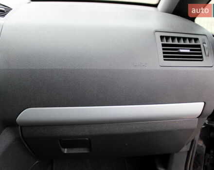 Черный Опель Зафира, объемом двигателя 1.8 л и пробегом 220 тыс. км за 7499 $, фото 60 на Automoto.ua