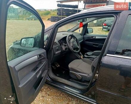 Чорний Опель Зафіра, об'ємом двигуна 1.7 л та пробігом 263 тис. км за 6000 $, фото 6 на Automoto.ua