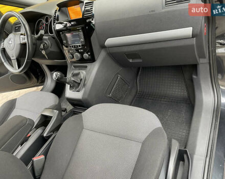 Черный Опель Зафира, объемом двигателя 1.7 л и пробегом 278 тыс. км за 7300 $, фото 25 на Automoto.ua