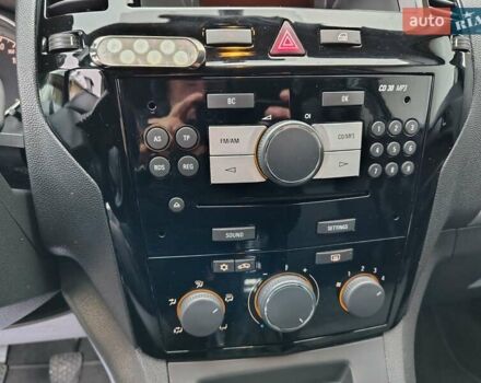 Черный Опель Зафира, объемом двигателя 1.6 л и пробегом 245 тыс. км за 5800 $, фото 67 на Automoto.ua