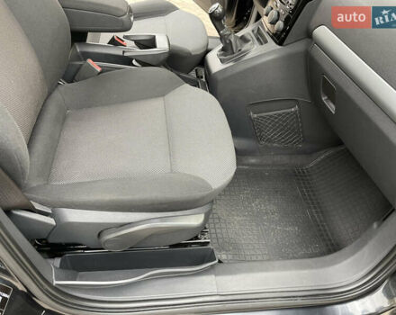 Черный Опель Зафира, объемом двигателя 1.7 л и пробегом 278 тыс. км за 7300 $, фото 24 на Automoto.ua