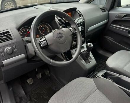 Черный Опель Зафира, объемом двигателя 1.6 л и пробегом 177 тыс. км за 7600 $, фото 8 на Automoto.ua