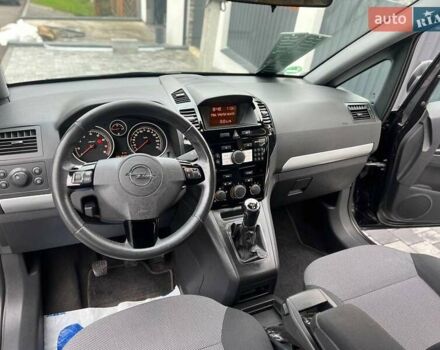 Черный Опель Зафира, объемом двигателя 1.6 л и пробегом 221 тыс. км за 6999 $, фото 56 на Automoto.ua