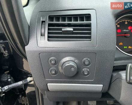 Черный Опель Зафира, объемом двигателя 1.7 л и пробегом 260 тыс. км за 6999 $, фото 37 на Automoto.ua