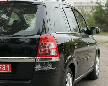 Черный Опель Зафира, объемом двигателя 1.6 л и пробегом 177 тыс. км за 7700 $, фото 9 на Automoto.ua