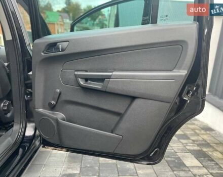 Черный Опель Зафира, объемом двигателя 1.6 л и пробегом 221 тыс. км за 7399 $, фото 54 на Automoto.ua