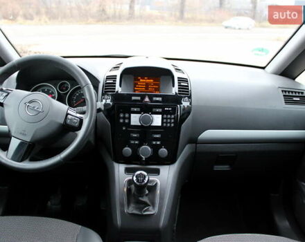 Черный Опель Зафира, объемом двигателя 1.8 л и пробегом 220 тыс. км за 7499 $, фото 65 на Automoto.ua