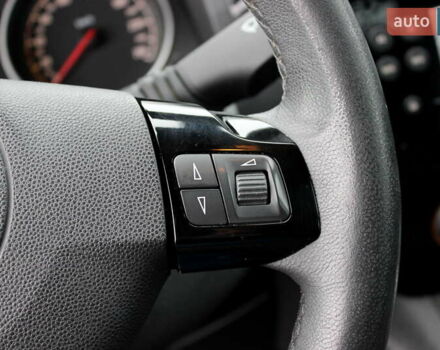 Черный Опель Зафира, объемом двигателя 1.8 л и пробегом 220 тыс. км за 7499 $, фото 69 на Automoto.ua