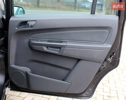 Черный Опель Зафира, объемом двигателя 1.8 л и пробегом 220 тыс. км за 7499 $, фото 43 на Automoto.ua