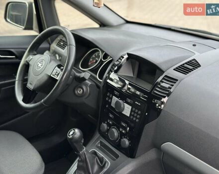 Чорний Опель Зафіра, об'ємом двигуна 1.8 л та пробігом 210 тис. км за 8199 $, фото 100 на Automoto.ua