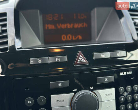 Чорний Опель Зафіра, об'ємом двигуна 1.8 л та пробігом 210 тис. км за 8199 $, фото 53 на Automoto.ua