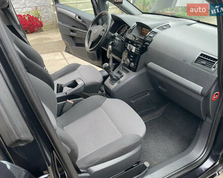 Черный Опель Зафира, объемом двигателя 1.7 л и пробегом 260 тыс. км за 6999 $, фото 43 на Automoto.ua