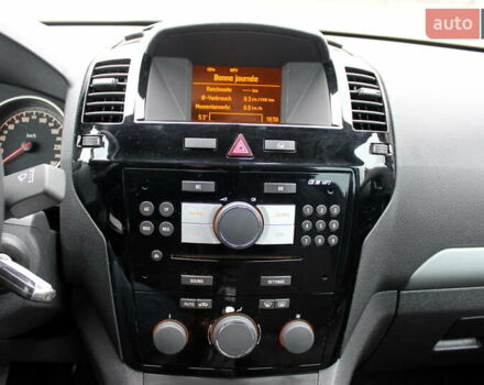 Черный Опель Зафира, объемом двигателя 1.8 л и пробегом 220 тыс. км за 7499 $, фото 71 на Automoto.ua