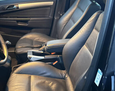 Черный Опель Зафира, объемом двигателя 1.7 л и пробегом 206 тыс. км за 8300 $, фото 7 на Automoto.ua