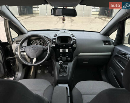 Чорний Опель Зафіра, об'ємом двигуна 1.8 л та пробігом 210 тис. км за 8199 $, фото 88 на Automoto.ua