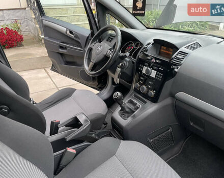 Черный Опель Зафира, объемом двигателя 1.7 л и пробегом 260 тыс. км за 6999 $, фото 25 на Automoto.ua