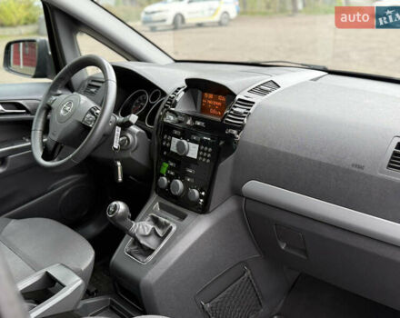 Черный Опель Зафира, объемом двигателя 1.6 л и пробегом 177 тыс. км за 7700 $, фото 23 на Automoto.ua