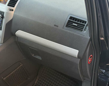 Черный Опель Зафира, объемом двигателя 1.7 л и пробегом 281 тыс. км за 6999 $, фото 31 на Automoto.ua