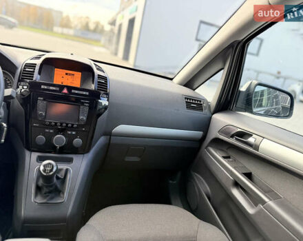 Черный Опель Зафира, объемом двигателя 1.8 л и пробегом 213 тыс. км за 7700 $, фото 33 на Automoto.ua