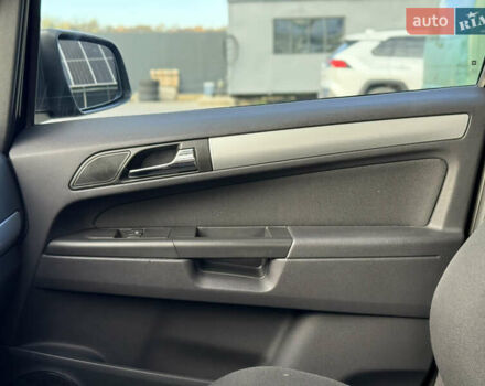 Черный Опель Зафира, объемом двигателя 1.8 л и пробегом 213 тыс. км за 7700 $, фото 60 на Automoto.ua