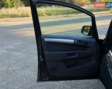 Черный Опель Зафира, объемом двигателя 1.7 л и пробегом 189 тыс. км за 8350 $, фото 48 на Automoto.ua