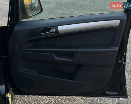 Черный Опель Зафира, объемом двигателя 1.7 л и пробегом 189 тыс. км за 8350 $, фото 86 на Automoto.ua