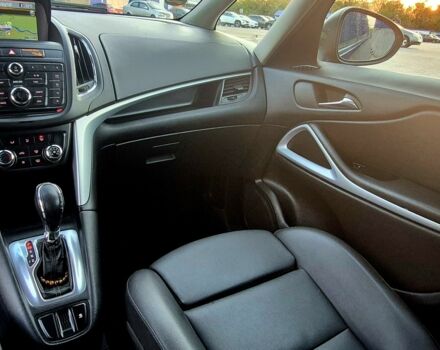 Чорний Опель Зафіра, об'ємом двигуна 2 л та пробігом 276 тис. км за 8000 $, фото 5 на Automoto.ua