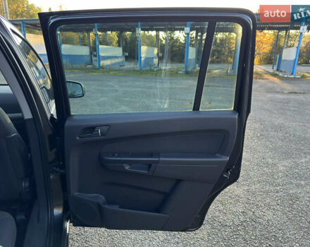 Черный Опель Зафира, объемом двигателя 1.7 л и пробегом 189 тыс. км за 8350 $, фото 97 на Automoto.ua