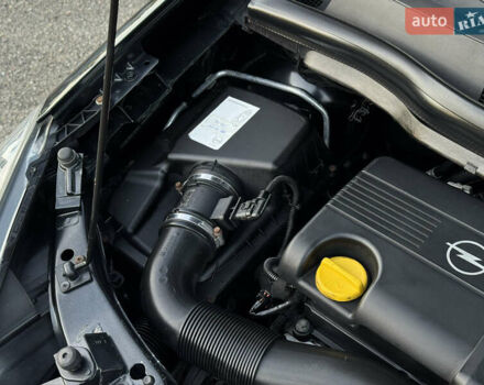 Черный Опель Зафира, объемом двигателя 1.7 л и пробегом 189 тыс. км за 8350 $, фото 118 на Automoto.ua