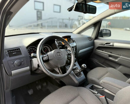 Черный Опель Зафира, объемом двигателя 1.8 л и пробегом 213 тыс. км за 7700 $, фото 48 на Automoto.ua