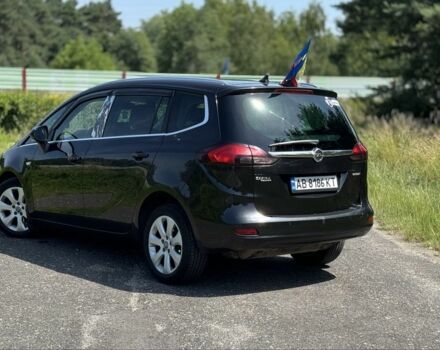 Черный Опель Зафира, объемом двигателя 1.6 л и пробегом 200 тыс. км за 9000 $, фото 4 на Automoto.ua