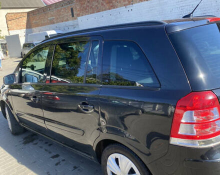 Черный Опель Зафира, объемом двигателя 1.69 л и пробегом 195 тыс. км за 7800 $, фото 4 на Automoto.ua