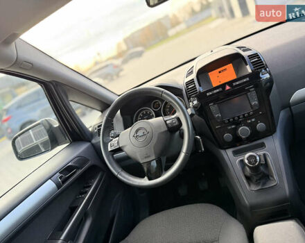 Черный Опель Зафира, объемом двигателя 1.8 л и пробегом 213 тыс. км за 7700 $, фото 32 на Automoto.ua