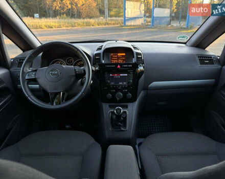 Черный Опель Зафира, объемом двигателя 1.7 л и пробегом 189 тыс. км за 8350 $, фото 78 на Automoto.ua