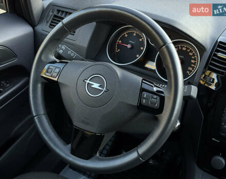 Черный Опель Зафира, объемом двигателя 1.7 л и пробегом 189 тыс. км за 8350 $, фото 83 на Automoto.ua