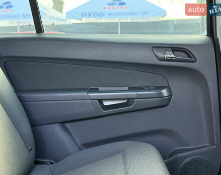 Черный Опель Зафира, объемом двигателя 1.8 л и пробегом 213 тыс. км за 7700 $, фото 92 на Automoto.ua