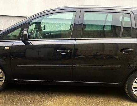 Черный Опель Зафира, объемом двигателя 0 л и пробегом 212 тыс. км за 7800 $, фото 3 на Automoto.ua