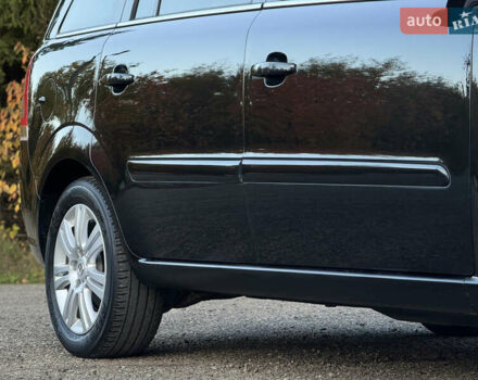 Черный Опель Зафира, объемом двигателя 1.7 л и пробегом 189 тыс. км за 8350 $, фото 18 на Automoto.ua