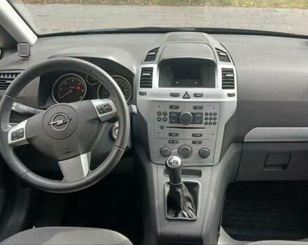 Черный Опель Зафира, объемом двигателя 1.69 л и пробегом 215 тыс. км за 7000 $, фото 10 на Automoto.ua