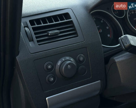 Черный Опель Зафира, объемом двигателя 1.7 л и пробегом 189 тыс. км за 8350 $, фото 47 на Automoto.ua