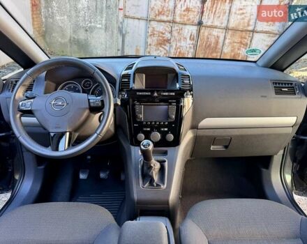 Чорний Опель Зафіра, об'ємом двигуна 1.7 л та пробігом 209 тис. км за 7950 $, фото 22 на Automoto.ua