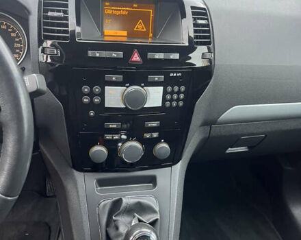 Черный Опель Зафира, объемом двигателя 1.8 л и пробегом 211 тыс. км за 8000 $, фото 28 на Automoto.ua