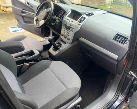 Черный Опель Зафира, объемом двигателя 1.7 л и пробегом 212 тыс. км за 7800 $, фото 9 на Automoto.ua