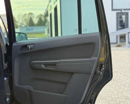 Черный Опель Зафира, объемом двигателя 1.8 л и пробегом 213 тыс. км за 7700 $, фото 82 на Automoto.ua