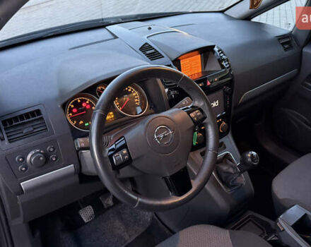 Черный Опель Зафира, объемом двигателя 1.7 л и пробегом 209 тыс. км за 8500 $, фото 14 на Automoto.ua