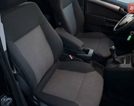 Черный Опель Зафира, объемом двигателя 1.7 л и пробегом 209 тыс. км за 8500 $, фото 39 на Automoto.ua