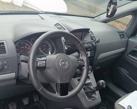 Черный Опель Зафира, объемом двигателя 1.7 л и пробегом 266 тыс. км за 8000 $, фото 7 на Automoto.ua