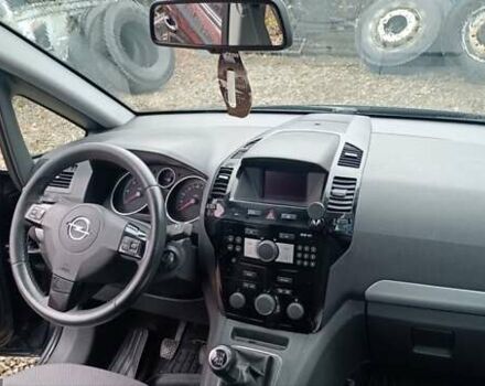 Черный Опель Зафира, объемом двигателя 1.7 л и пробегом 266 тыс. км за 8000 $, фото 20 на Automoto.ua